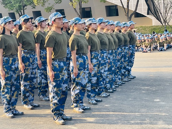 说明: C:\Users\Administrator\Desktop\beat365亚洲版官网2022级新生军训圆满结束2022.10.8\beat365亚洲版官网2022级新生军训圆满结束2022.10.8\2.jpg