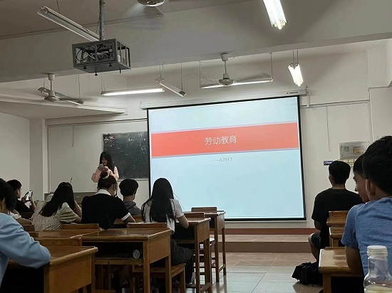 说明: C:\Users\Administrator\Desktop\beat365亚洲版官网召开“劳动教育”主题班会2022.5.8\beat365亚洲版官网召开“劳动教育”主题班会2022.5.8\1.jpg