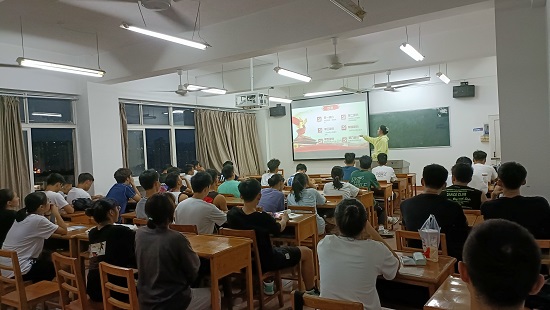 说明: C:\Users\Administrator\Desktop\beat365亚洲版官网开展新生班级入党知识宣讲活动2021.9.17\beat365亚洲版官网开展新生班级入党知识宣讲活动2021.9.17\2.jpg