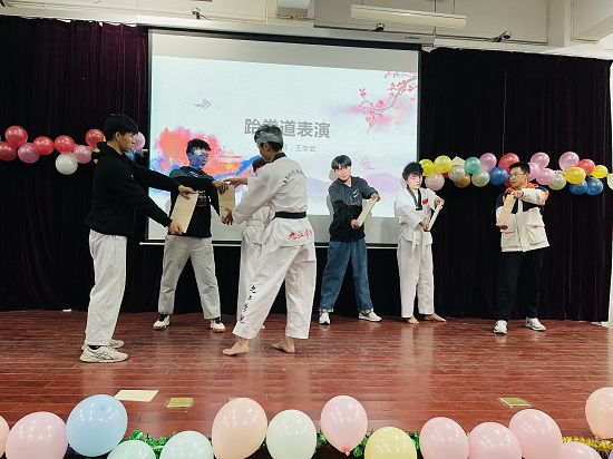 说明: C:\Users\Administrator\Desktop\beat365亚洲版官网举办2021年迎新文艺表演大赛2021.12.15\beat365亚洲版官网举办2021年迎新文艺表演大赛2021.12.15\3.jpg