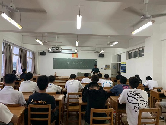 说明: C:\Users\Administrator\Desktop\beat365亚洲版官网开展普及“心理知识”主题班会2022.6.14\beat365亚洲版官网开展普及“心理知识”主题班会2022.6.14\1.jpg