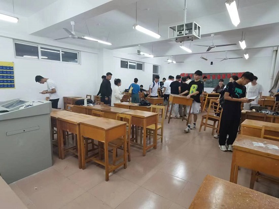 说明: C:\Users\Administrator\Desktop\beat365亚洲版官网召开“劳动教育”主题班会2022.5.8\beat365亚洲版官网召开“劳动教育”主题班会2022.5.8\2.jpg