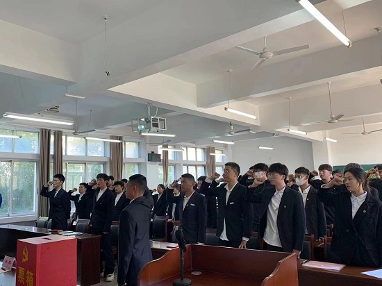 说明: C:\Users\Administrator\Desktop\beat365亚洲版官网召开第六次学生代表大会2022.10.13\beat365亚洲版官网召开第六次学生代表大会2022.10.13\4.jpg