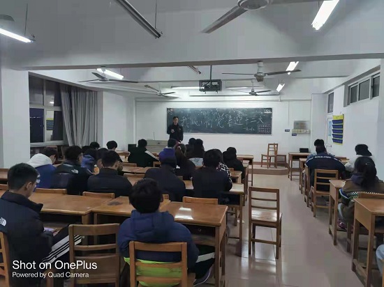 说明: C:\Users\Administrator\Desktop\beat365亚洲版官网开展“我心向党喜迎二十大”主题班级合唱活动2022.2.28\beat365亚洲版官网开展“我心向党喜迎二十大”主题班级合唱活动2022.2.28\3.jpg