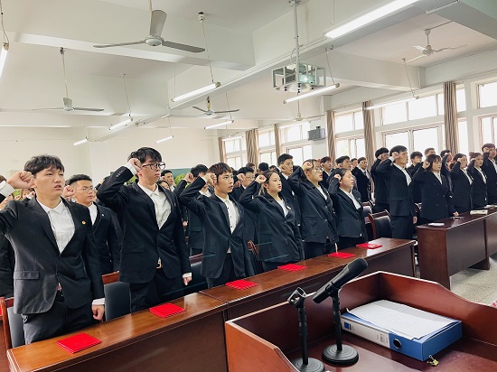 说明: C:\Users\Administrator\Desktop\beat365亚洲版官网召开第五次学生代表大会2021.10.21\beat365亚洲版官网召开第五次学生代表大会2021.10.21\3.jpg