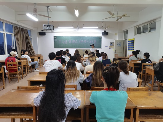 说明: C:\Users\Administrator\Desktop\beat365亚洲版官网开展道德模范先进事迹学习宣传活动2022.4.26\beat365亚洲版官网开展道德模范先进事迹学习宣传活动2022.4.26\2.jpg