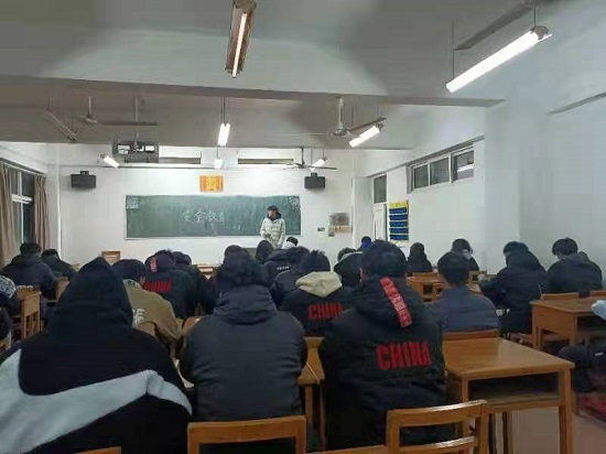 说明: C:\Users\Administrator\Desktop\beat365亚洲版官网召开期末安全教育主题班会2021.12.27\beat365亚洲版官网召开期末安全教育主题班会2021.12.27\4.jpg