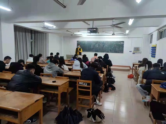 说明: C:\Users\Administrator\Desktop\beat365亚洲版官网开展共同抗疫主题班会2022.3.21\beat365亚洲版官网开展共同抗疫主题班会2022.3.21\2.jpg